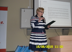 Powiększenie Członek zarządu Elżbieta Lanc występuje w Płocku podczas konferencji dotyczącej V edycji Raportu o sytuacji mikro i małych firm w 2014 r.