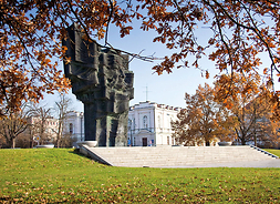 Pomnik Władysława Broniewskiego w Płocku