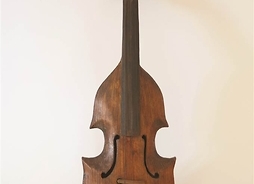 Instrument przypominający skrzypce