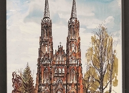 Rysunek ceglanego kościoła z dwiema wieżami widocznego od frontu