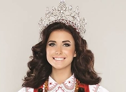 Miss Polski 2014 w tradycyjnym kurpiowskim stroju