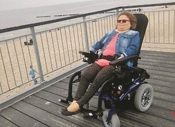 kobieta na wózku inwalidzkim