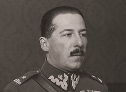zdjęcie archiwalne mężczyzna z wąsem w mundurze