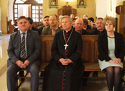uroczystości z udziałem wicemarszałka Leszka Ruszczyka, biskupa Henryka Tomasika, burmistrz Zwolenia Bogusławy Jaworskiej