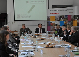Dyskusja odbyła w jednej z sal Urzędu Marszałkowskiego Województwa Mazowieckiego w Warszawie
