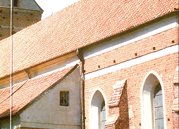 Zabytkowa, gotycka świątynia pw. św. Trójcy w Winnicy