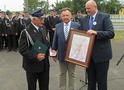 od lewej prezes OSP Zągoty, marszałek Adam Struzik, poseł Piotr Zgorzelski
