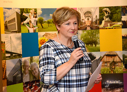 członek Zarządu Województwa Mazowieckiego Elżbieta Lanc przemawia podczas spotkania poświęconego zdrowiu