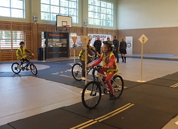 Uczniowie ćwiczyli swoje umiejętności jazdy na rowerze