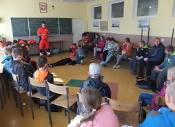 Ratownicy SPZOZ „Meditrans Ostrołęka” zapoznali uczniów z zasadami udzielania pierwszej pomocy