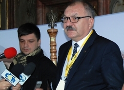 Przewodniczący Konwentu Marszałków RP Cezary Przybylski odpowiada na pytania dziennikarzy