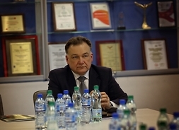 Marszałek Adam Struzik na spotkaniu w Instytucie Technologii Elektronowej