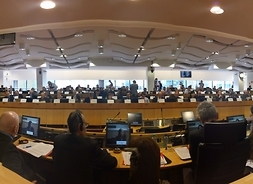 sala obrad komisji ENVE w Europejskim Komitecie Regionów wypełniona przedstawicielami krajów
