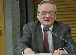 prof. Hubert Izdebski odpowiada na pytania uczestników