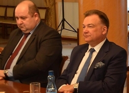 Dyrektor Radosław Rybicki i marszałek Adam Struzik
