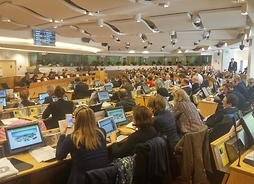 Członkowie komisji ENVE w KR podczas prezentacji dot. strategii UE w zakresie ogrzewania i chłodzenia