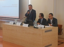 Konferencja w Ostrołęce - stół prezydialny