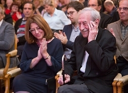 Jan Kobuszewski laureat Nagrody „Dzieło życia” siedzi na widowni
