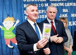 Członek zarządu Rafał Rajkowski promujący kampanię „Jesteś widoczny, jesteś bezpieczny”.
