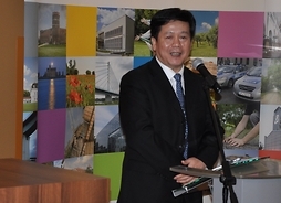 Przemawia szef Wydziału Handlu prowincji Hunan Xu Xiang Pinga
