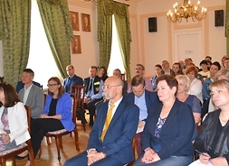 Umowy podpisane były w obecności licznie zgromadzonych gości w sali Urzędu Miasta w Ostroi Mazowieckiej