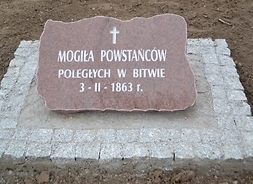 kamienna tablica upamiętniająca poległych w Bitwie pod Węgrowem