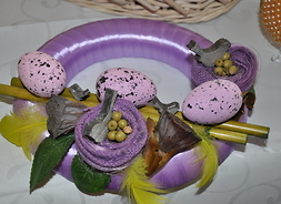 wienic świateczny w kolorze fioletowym z osdobą z jajek