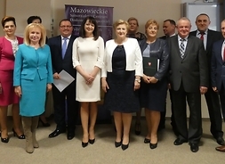 współne zdjęcie przedstawicieli samorządu województwa i szkół zawodowych z subregionu siedleckiego