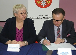 marszałek Adam Struzik podpisuje umowy na dofinansowanie szkół zawodowych z subregionu ciechanowskiego