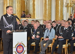 Przy mówinicy przemawia Waldemar Pawlak, przewodniczący Związku Ochotniczych Straży Pożarnych RP