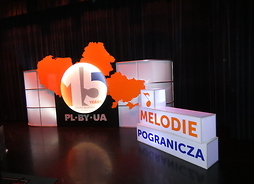 Na scenie zostało ustawione logo 15-lecia programów transgranicznych