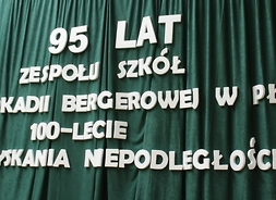 napis 95 lat Zespołu Szkół im. Leokadii Bergerowej w Płocku
