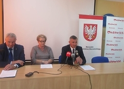 od lewej: Zbigniew Gołąbek, Bożenna Pacholczak, Rafał Rajkowski