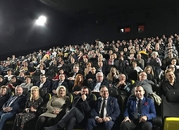 sala kinowa, wszystkie miejsca zajęte przez publiczność,kino Helios Płock