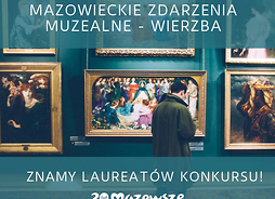 Napis informujący o roztrzygnięciu konkursu: Zdarzenia Muzealne - Wierzba, prezentowany na tle fragmentów sześciu obrazów wiszących na ścianie w sali muzealnej.