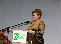 na scenie przemawia członek zarządu województwa mazowieckiego Elżbieta Lanc