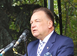 Marszałek Adam Struzik przemawia podczas uroczystości z okazji 120. rocznicy powstania polskiego ruchu ludowego