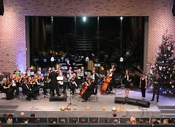 Gwiazdy wieczoru – Grupa Accantus wraz z Płocką Orkiestrą Symfoniczną pod batutą maestro Tadeusza Wicherka