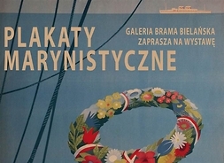 Plakat zapowiadający wystawę z rysunkiem statku na falach i rzuconym kołem ratunkowym