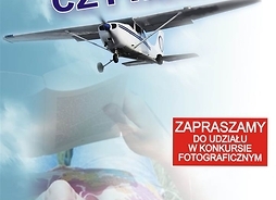 Plakat zapowiadający konkurs ze zdjęciem samolotu i człowieka leżącego i czytającego książkę