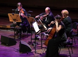 Warsaw Opera Quartet w eleganckich strojach podczas występu
