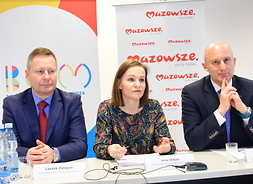 przemawia Ania Obłoza z Biura Dialogu Obywatelskiego w umwm