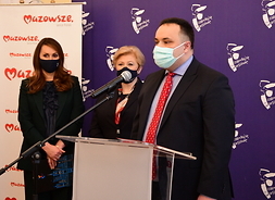 Karol Bielski, dyrektor warszawskiego Meditransu przemawia podczas konferencji prasowej