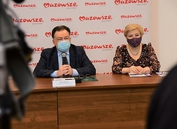 Marszałek Adam Struzik i Elżbieta Lanc podczas konferencji prasowej