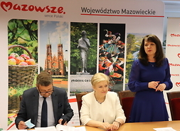 Podpisanie umów powiat wyszkowski